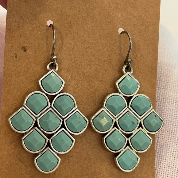 💐5/25 3 pair lot bundle Hawaiian flower dangle drop gold triangle simple - Picture 4 of 6